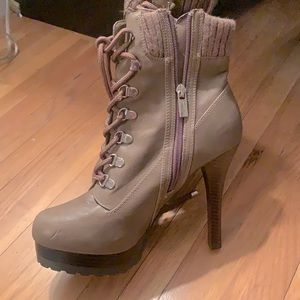 Jennifer Lopez boots with heel